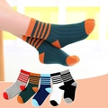 Kinder Baumwollsocken Set mit bunten Streifen in Dunkelgrün Rot und Blau - 3-5 Jahre (13-15cm) / Mehrstreifen Set