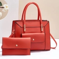 Vue détaillée d'un ensemble de sacs rouges comprenant un cabas et une pochette - Rouge