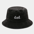 Dettaglio del ricamo DAD su cappello alla pescatora in cotone nero lavato con occhielli - M (56-58cm) / Nero
