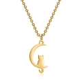 Collar minimalista de acero inoxidable dorado con colgante de gato y luna en fondo blanco - Dorado