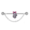 Detailansicht Industrial Barbell mit Totenkopfhand, rosa Schleife und Metallkette - Silber Totenkopf Hand mit Rosa Schleife