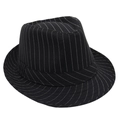 Dettaglio di un cappello fedora nero a righe con corona classica a goccia e fascia - Nero (Tesa Curvata All'indietro a Righe)