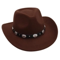 Dettaglio cappello cowboy in feltro marrone con fascia in pelle nera e borchie argentate - Caffè (Decorazione Fibbia in Metallo)