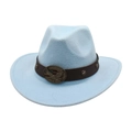 Dettaglio cappello cowboy in feltro azzurro con fascia in pelle e fibbia con stemma aquila - Celeste