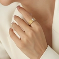 Vintage 18K gold plated stainless steel ring with rectangle zircon and pleated texture - US 7 / Gold