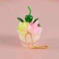 Miniatuur roze en gele sundae dessert hanger met een gouden kralenketting - Roze Groen Contrast