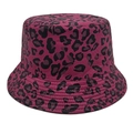 Vue détaillée du chapeau bob rose à motif léopard avec coutures sur le bord - M (56-58cm) / Violet foncé