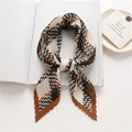 Klassieke geplooide vierkante sjaal met pied-de-poule patroon in bruin, groen en wit - Bruin Groen Wit Color Block Houndstooth Stijl (FY490-1)