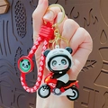 Süßer 3D-Panda auf rotem Motorrad Schlüsselanhänger mit geflochtener Kordel und Ring - Rot