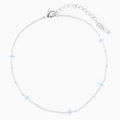 Dettaglio di una cavigliera d'argento con cinque perline a fiore blu chiaro e chiusura a moschettone - Cavigliera / Oro con Pietra Blu
