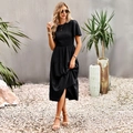 Kurzärmeliges tailliertes Midikleid in Schwarz mit Plissee-Oberteil und gestuftem Volantsaum - S / Schwarz
