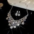 Set di gioielli in zircone color argento con collana a più strati e orecchini a goccia - Set di Collana e Orecchini Argento