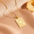 Collana in acciaio dorato con ciondolo asso di cuori su seta per un look alla moda - Oro