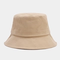 Detalle de gorro de pescador de sarga de algodón de calidad con ala reforzada en caqui - Caqui