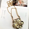 Fashionable gold flower crossbody bag with metallic texture and elegant long bead chain - 9.5*11*4cm / Gold