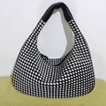 Bolso hobo de hombro en cuero trenzado a cuadros blanco y negro con asa - Grande / Negro y Blanco