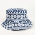 Dettaglio di un cappello alla pescatora etnico con motivi di elefanti bianchi e fiori - M (56-58cm) / Blu navy