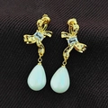 Elegante gouden strik oorbellen met zirkonia en witte druppelvormige parel - Witte Waterdruppel Hanger / Wit