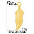 Dimensiones detalladas del colgante de pluma dorada con altura 27mm y peso 1,3g medidos - Colgante Color Oro