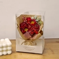 Mini Künstlicher Rote Rosenstrauß in einer klaren Geschenkbox mit Kraftpapier-Verpackung - Rote Rose