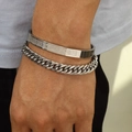 Silbernes Set aus Panzerarmband und Armreif mit römischen Ziffern am Handgelenk - 2er-Set / Silber
