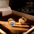 Boucles d'oreilles vintage en or avec pierre bleue, nacre et diamants dans un coffret - 61# Style d'Anneau Gemme Nacre Asymétrique