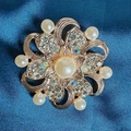 Elegant gold flower brooch with a central large pearl and sparkling rhinestone crystals - Golden Wreath Corsage