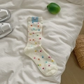 Weiße Damen-Baumwollsocken mit bunten Punkten und blauem Hunde-Etikett für Frühling - Bunte Kleine Punkte