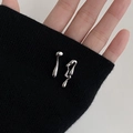 Pendientes geométricos asimétricos de plata con diseño de metal líquido en tela - Aguja de Plata Plata Estándar