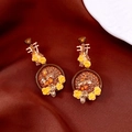 Dettaglio degli orecchini vintage con smalto giallo e strass scintillanti - Ago d'Argento Oro-Caffè-Giallo