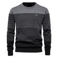 Schmal geschnittener Herren-Strickpullover mit grau-schwarzem Streifenverlauf - M / Grau