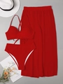 Ensemble bikini 3 pièces rouge avec culotte haute et paréo long assorti sur fond plat - S / Rouge