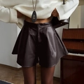 Eleganti pantaloncini a trapezio in ecopelle marrone scuro a vita alta da donna stile casual - S / Marrone