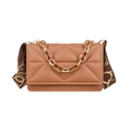 Borsa a tracolla trapuntata marrone con ampia tracolla logata e catena decorativa in resina - Marrone