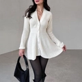 Robe boutonnée élégante en maille blanche avec col en V et jupe évasée en A - S / Blanc