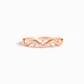 Detail of rose gold wavy ring with five prong-set round cubic zirconia crystals - US 5 / Rose Gold