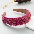 Detalle de diadema barroca de terciopelo con pedrería rosa y violeta hecha a mano - Rosa Rojo