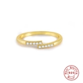 Minimalistischer S925 Sterlingsilber Ring in Goldoptik mit einreihigen Zirkonia Steinen - Größe 7 (Verstellbar) / Gold-Paralleler Pave
