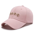 Rosa Baumwoll-Baseballkappe für Damen mit C.A.R.E. Stickerei und gebogenem Schirm - C.A.R.E Stickerei-Stil / Rosa