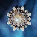 Elegant gold flower brooch with pearls and sparkling rhinestones for wedding parties - Pearl Flower Brooch