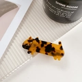 Tortoiseshell cat-shaped acetate hair clip with leopard print pattern and duckbill grip - Coffee Tortoise Shell