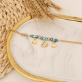 Goldenes Elefantenarmband mit blauen Augenperlen auf einem Marmortablett präsentiert - Glückselefant Böser Blick Stil (4#)