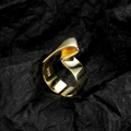 Anillo geométrico en C de plata 925 con diseño retorcido irregular bañado en oro - Abierto Ajustable / Dorado