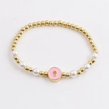 Handgefertigtes Perlenarmband mit Hamsa-Anhänger, Goldperlen und weißen Perlen - Rosa