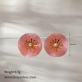 Detail of 42mm pink marble textured earrings with stainless steel and small pearls - Pink