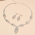 Elegantes Brautschmuck-Set mit glitzernden Strasssteinen, Blattanhängern und Kristallen - Marquise Blatt Anhänger Design
