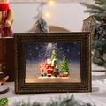 Detalle de linterna navideña de bronce con Papá Noel iluminado y escena de nieve - Papá Noel