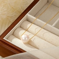 Elegant S925 silver pink pearl pendant with gold chain in a wooden jewelry box - 12mm / Gold