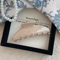 Grande pince à cheveux en acétate beige élégant avec esthétique vintage française - Rose Gris Morandi