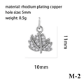 Pendentif en cuivre rhodié argenté en forme de feuille avec zircons brillants - Feuille d'Érable Argentée M (M-2)